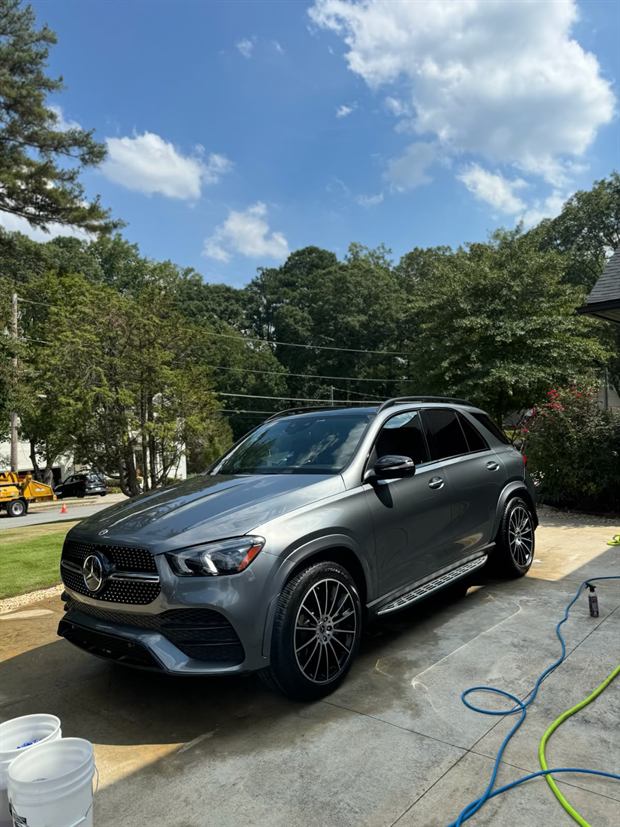 Front three-quarter view of a clean Mercedes-Benz GLE